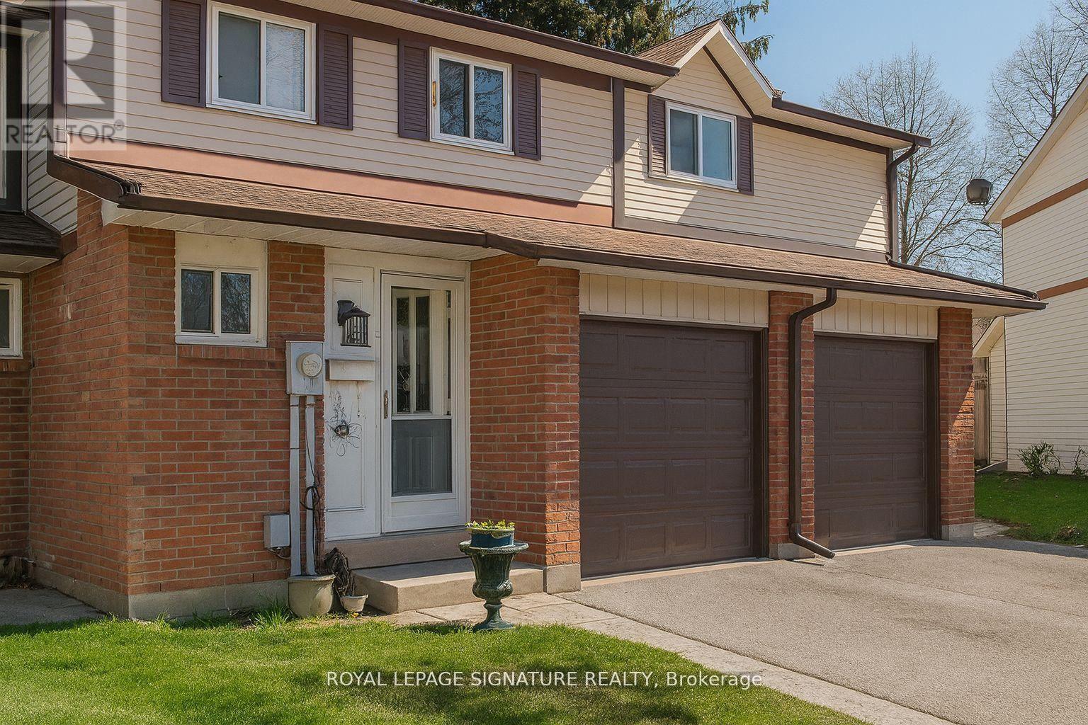 Row / Townhouse – 44 PARKER CRESCENT, Ajax