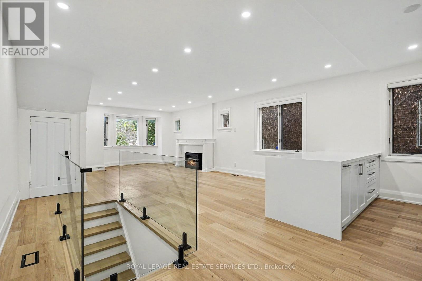 Duplex – MAIN - 112 HUDSON DRIVE, Toronto – photo 4