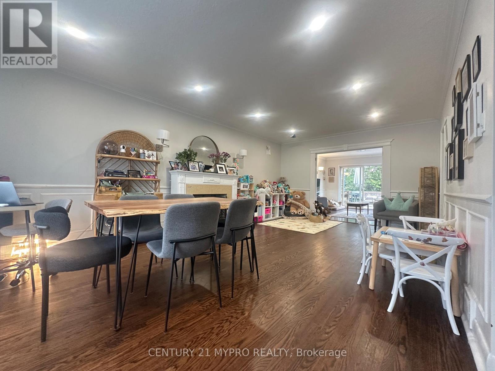 House – 3 CANFIELD PLACE, Toronto – photo 2
