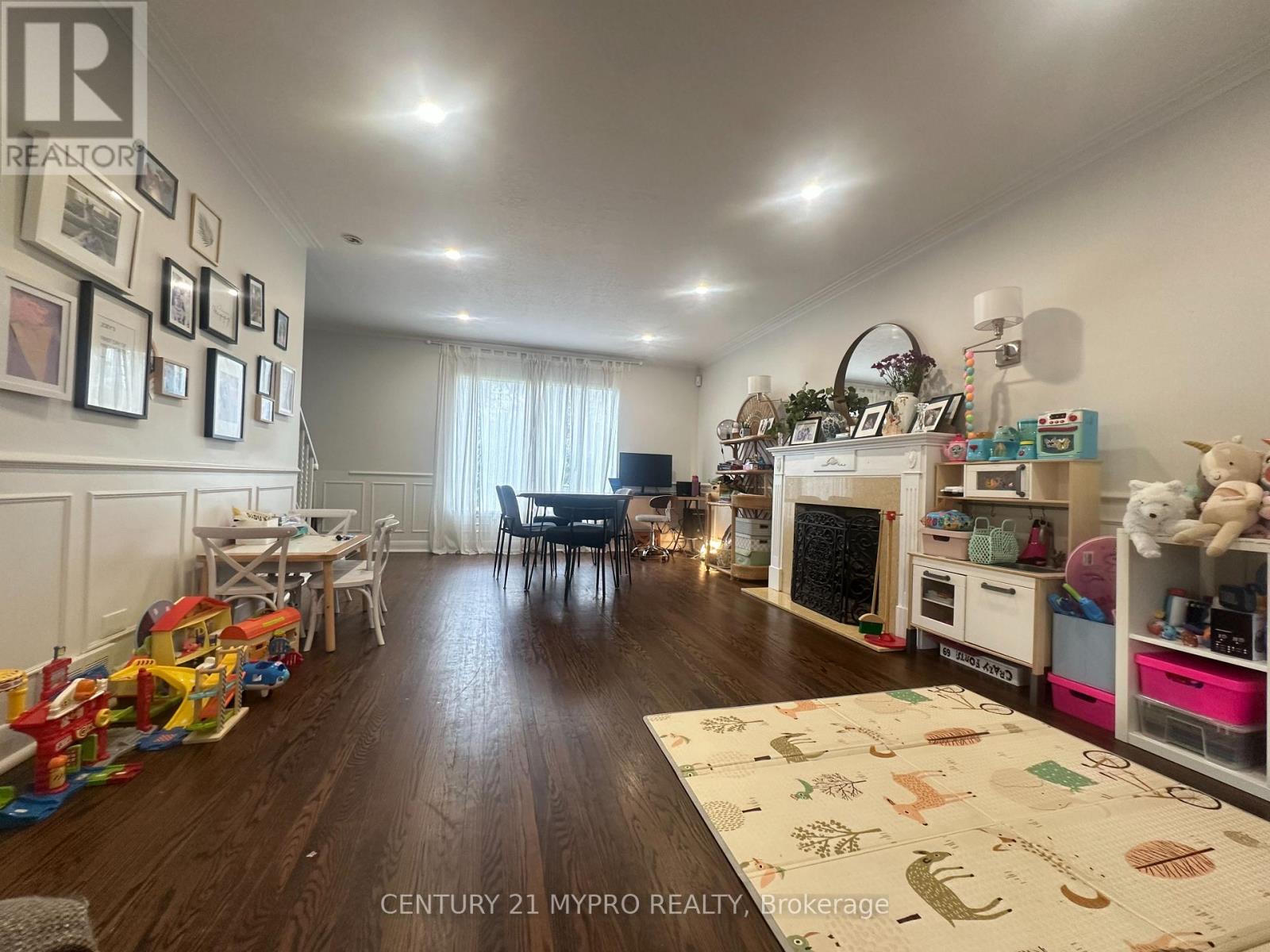 House – 3 CANFIELD PLACE, Toronto – photo 3