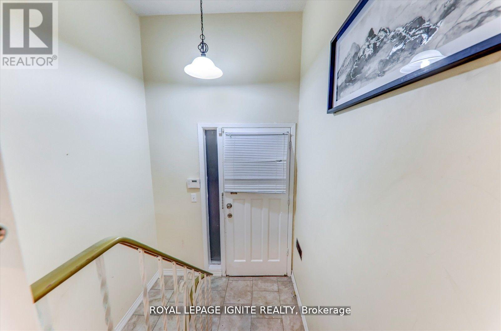 House – BSMT - 4010 ELLESMERE ROAD, Toronto – photo 2