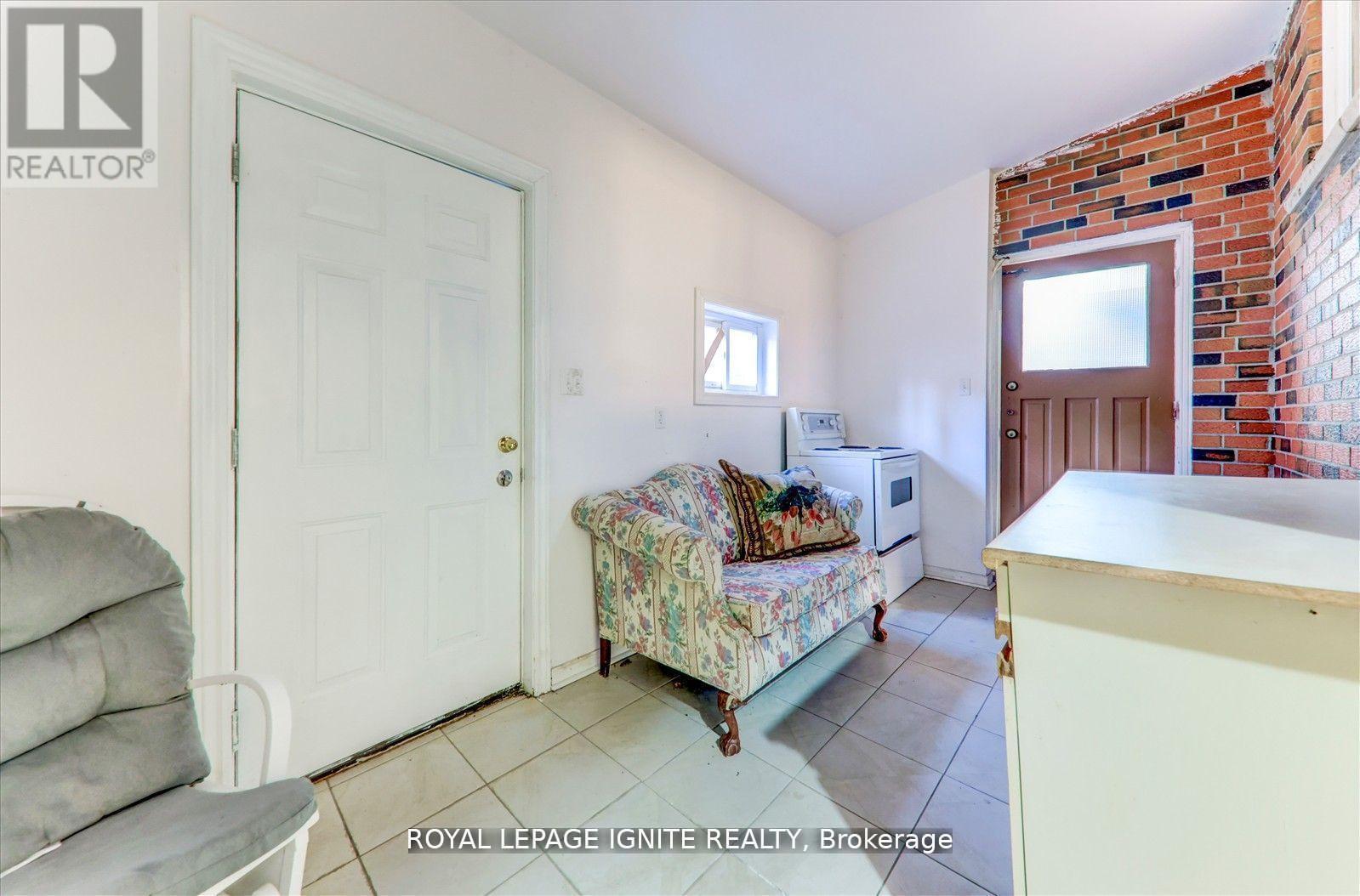 House – BSMT - 4010 ELLESMERE ROAD, Toronto – photo 3