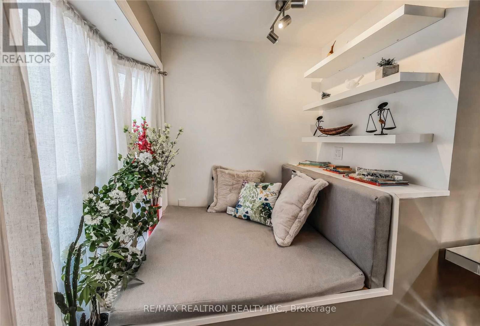 House – 7 BARNWELL DRIVE N, Toronto – photo 2