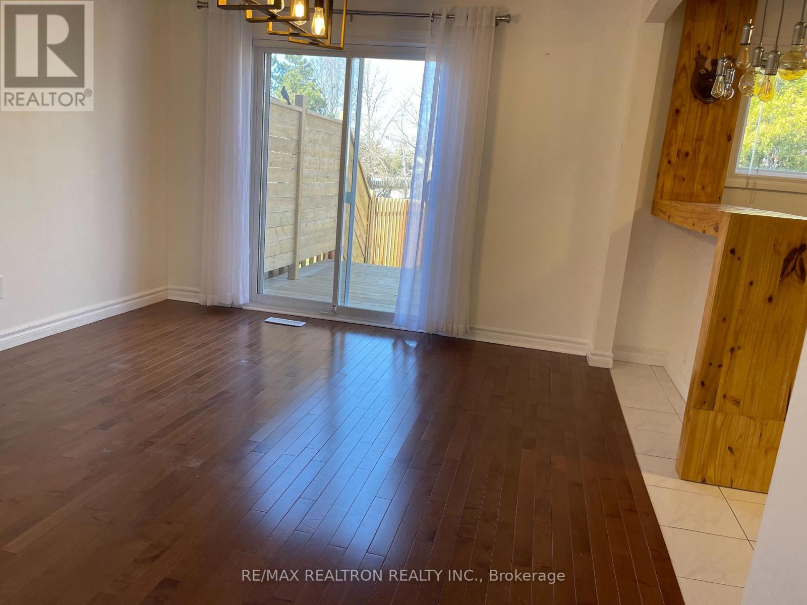 House – 7 BARNWELL DRIVE N, Toronto – photo 3