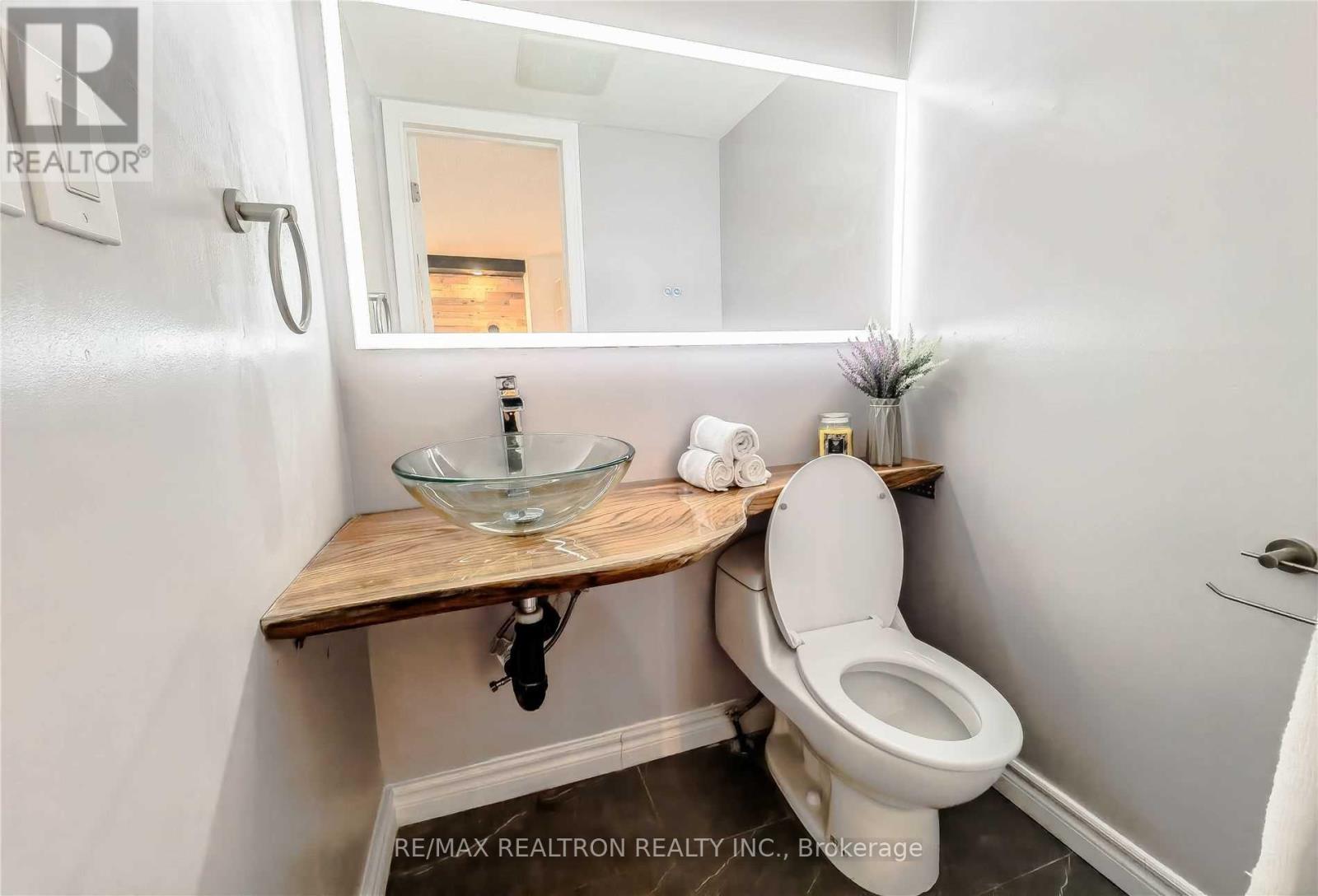 House – 7 BARNWELL DRIVE N, Toronto – photo 4