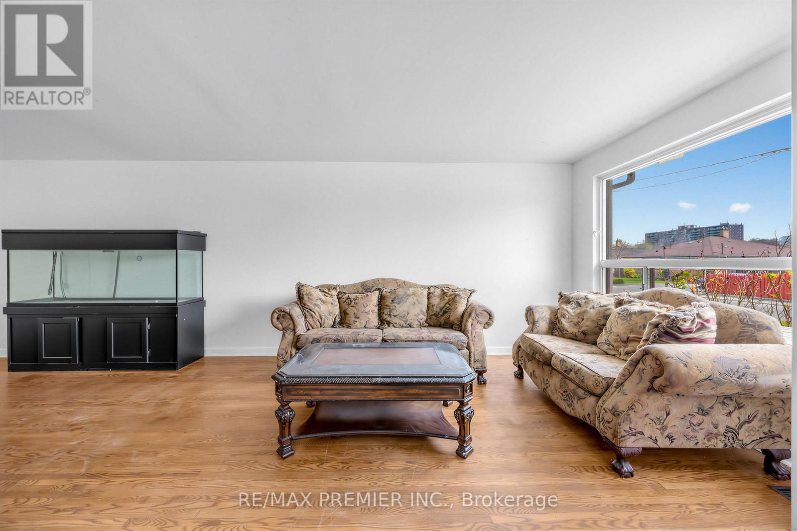 House – 126 LANGDEN AVENUE, Toronto – photo 2