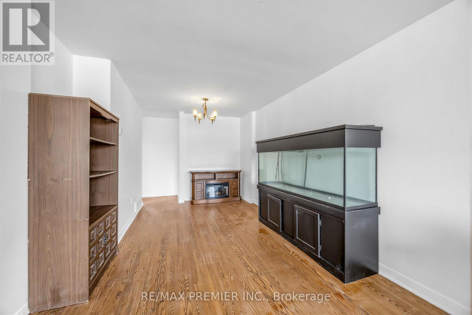 House – 126 LANGDEN AVENUE, Toronto – photo 3