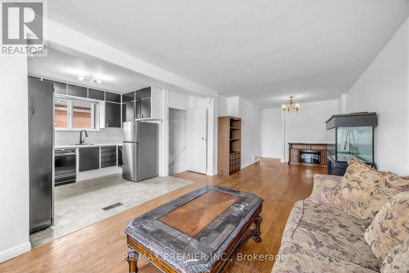 House – 126 LANGDEN AVENUE, Toronto – photo 5