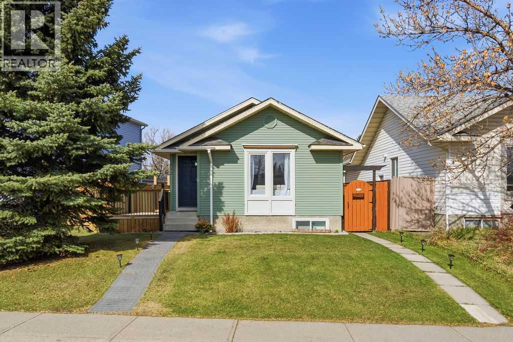 House for Sale in 111 Shawglen Road SW|Calgary, Alberta T2Y1X5