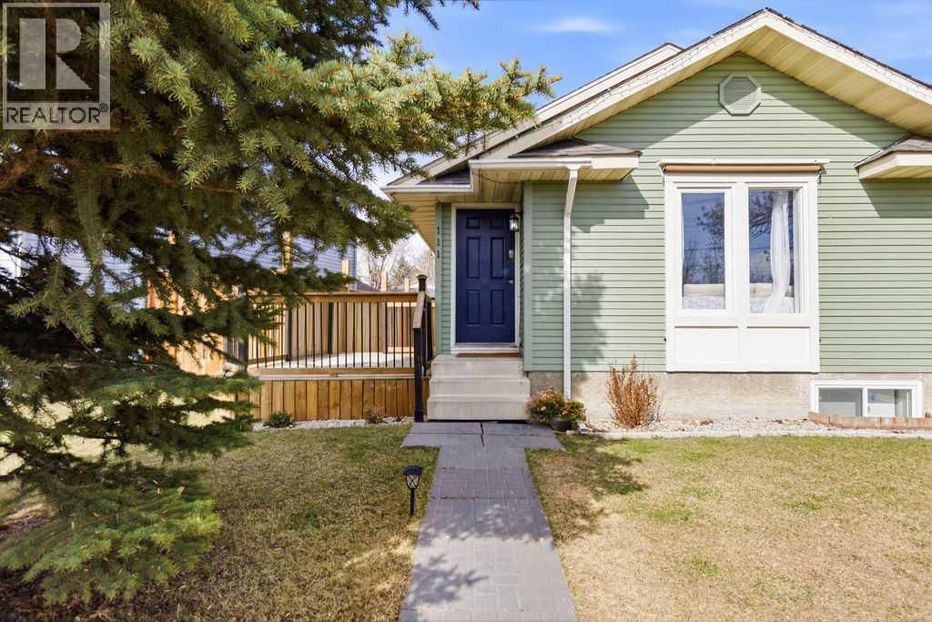 House for Sale in 111 Shawglen Road SW|Calgary, Alberta T2Y1X5 3