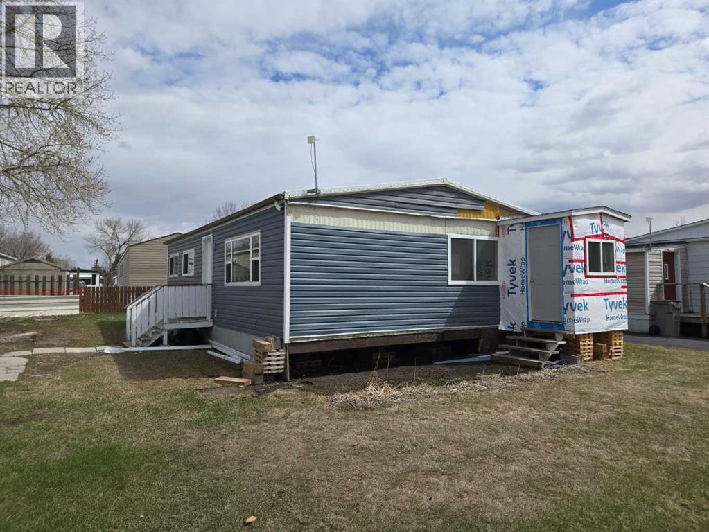 Mobile Home for Sale in 203, 6220 17 Avenue SE|Calgary, Alberta T2A0W6