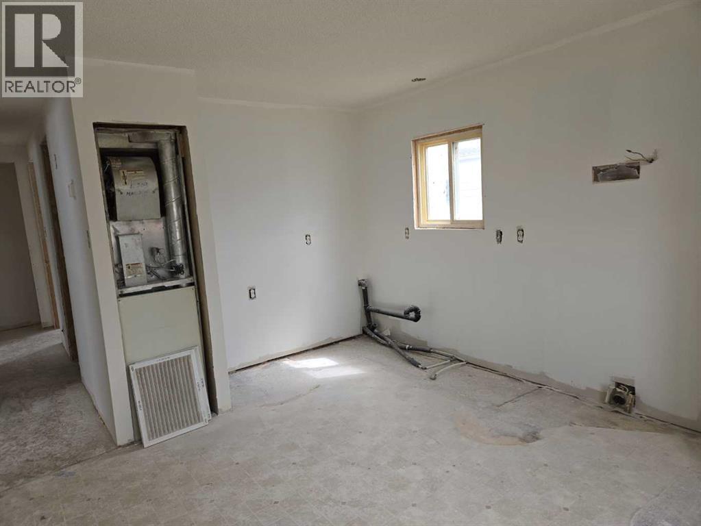 Mobile Home for Sale in 203, 6220 17 Avenue SE|Calgary, Alberta T2A0W6 4