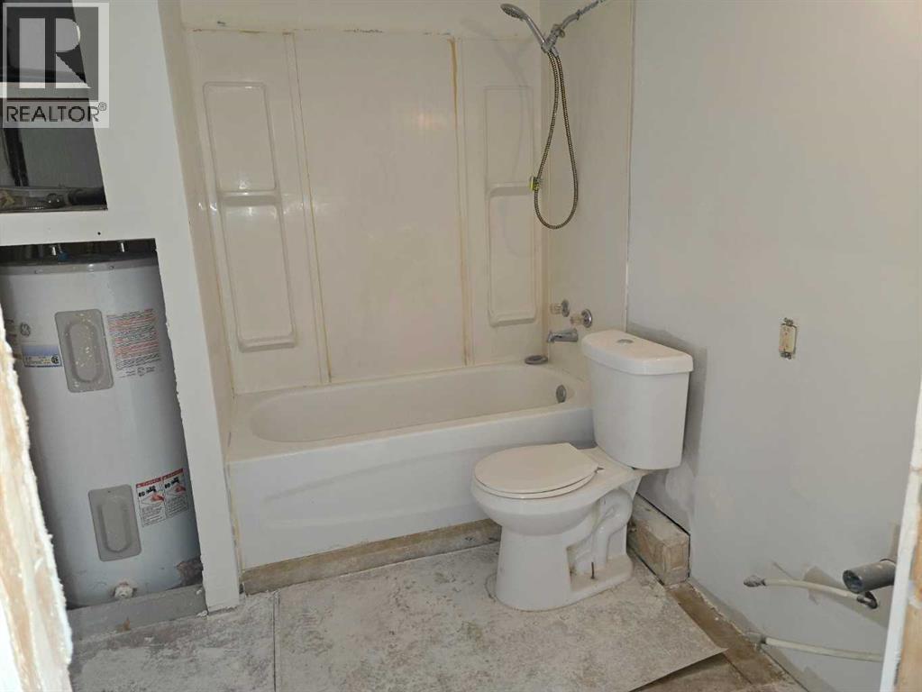 Mobile Home for Sale in 203, 6220 17 Avenue SE|Calgary, Alberta T2A0W6 5