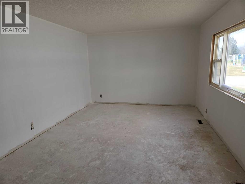 Mobile Home for Sale in 203, 6220 17 Avenue SE|Calgary, Alberta T2A0W6 3