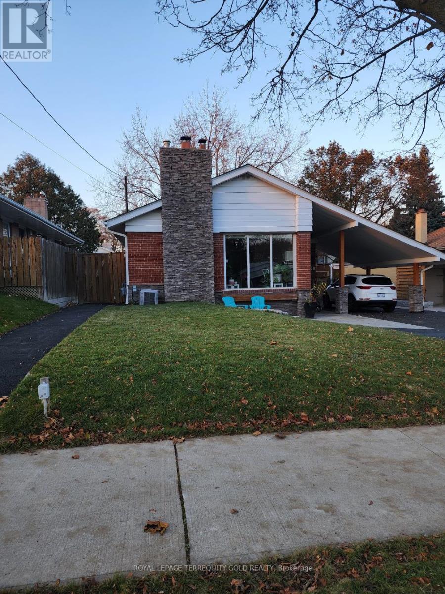 House – 14 HEDGES BOULEVARD, Toronto – photo 1