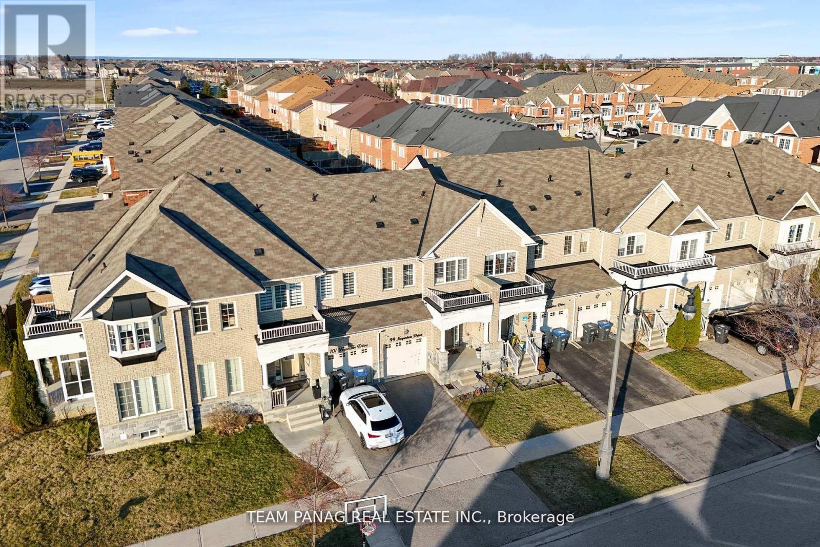 Row / Townhouse – 99 NAPERTON DRIVE, Brampton – photo 3