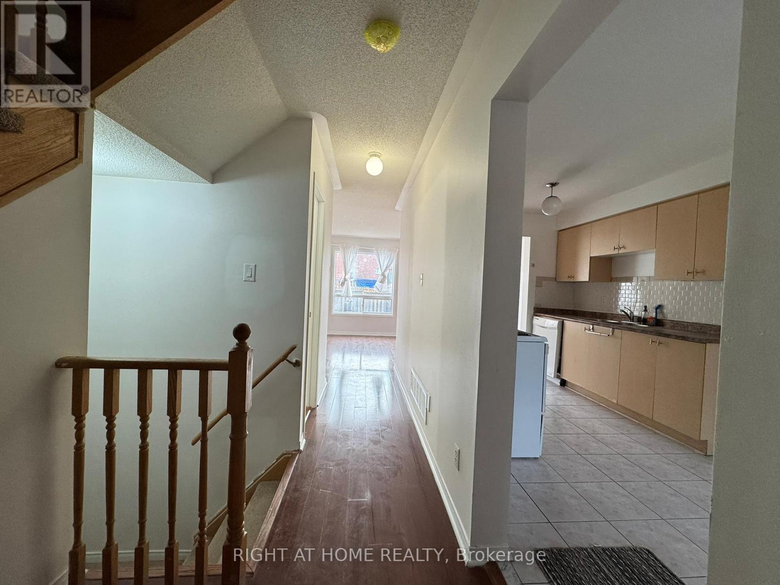 House – UPPER AND MAIN - 830 AVONSHIRE COURT, Mississauga – photo 3