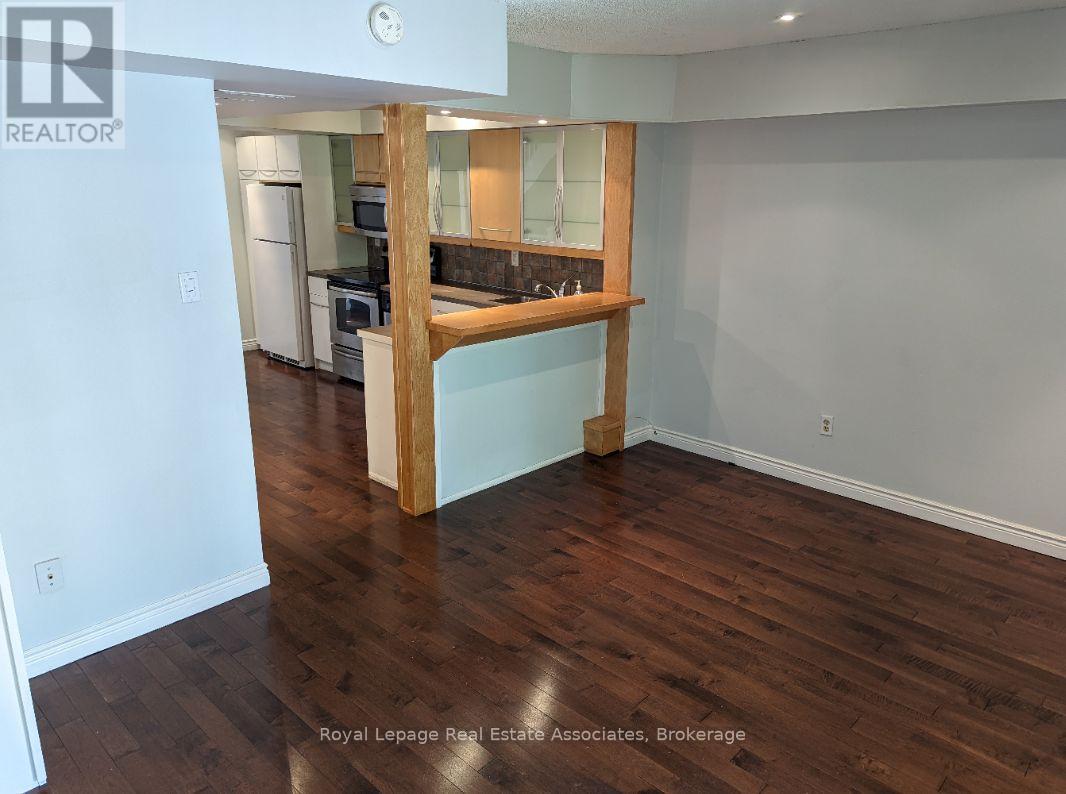 Row / Townhouse – 10 - 17 PEMBROKE STREET, Toronto – photo 3