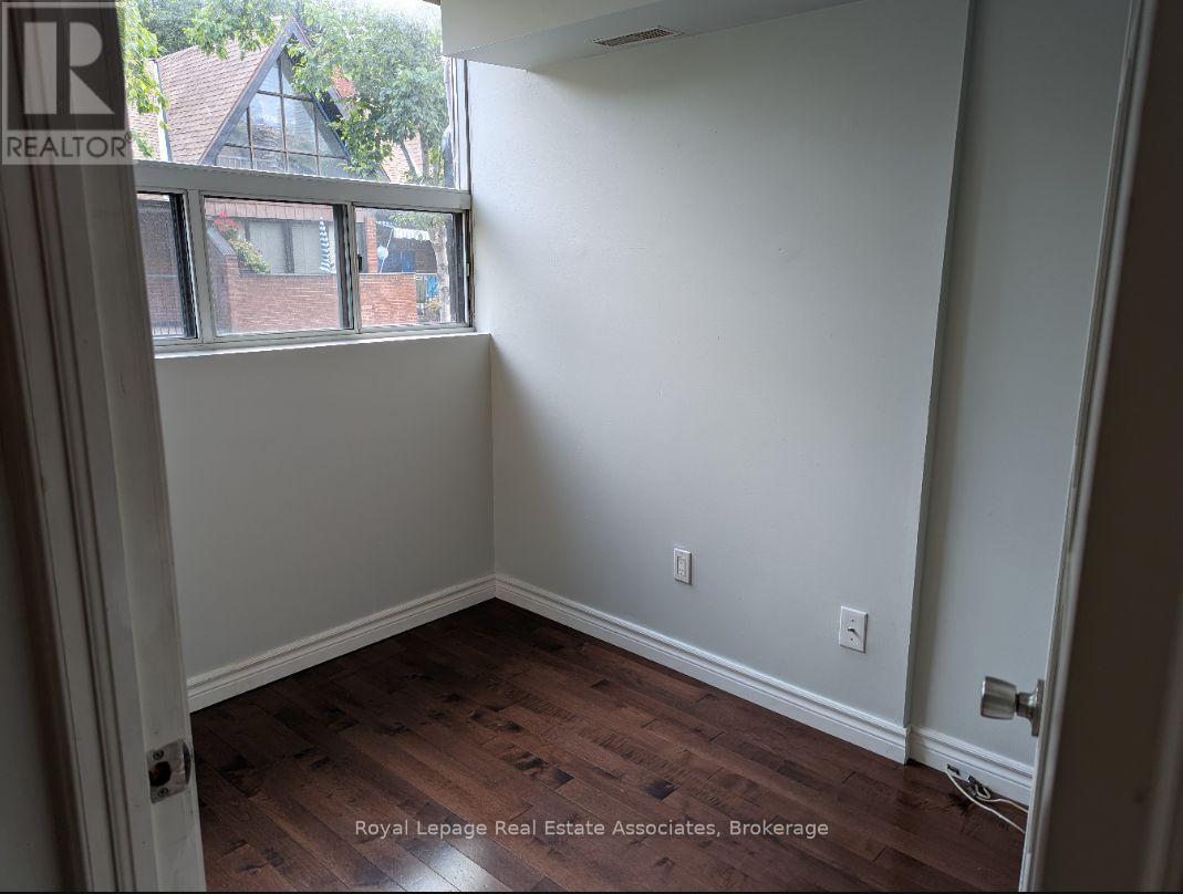 Row / Townhouse – 10 - 17 PEMBROKE STREET, Toronto – photo 5
