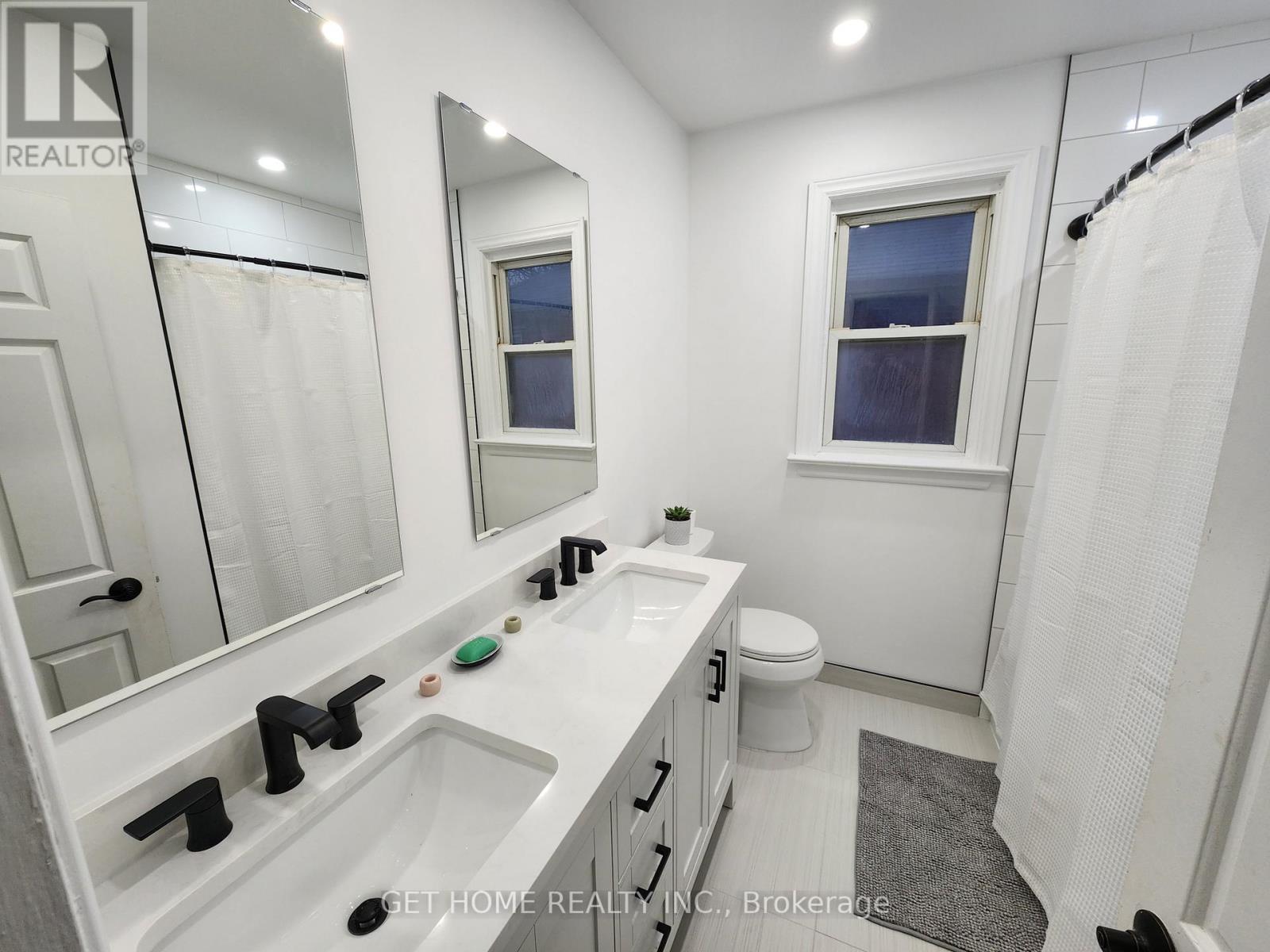 House – #MAIN - 18 WARINGSTOWN DRIVE, Toronto – photo 2