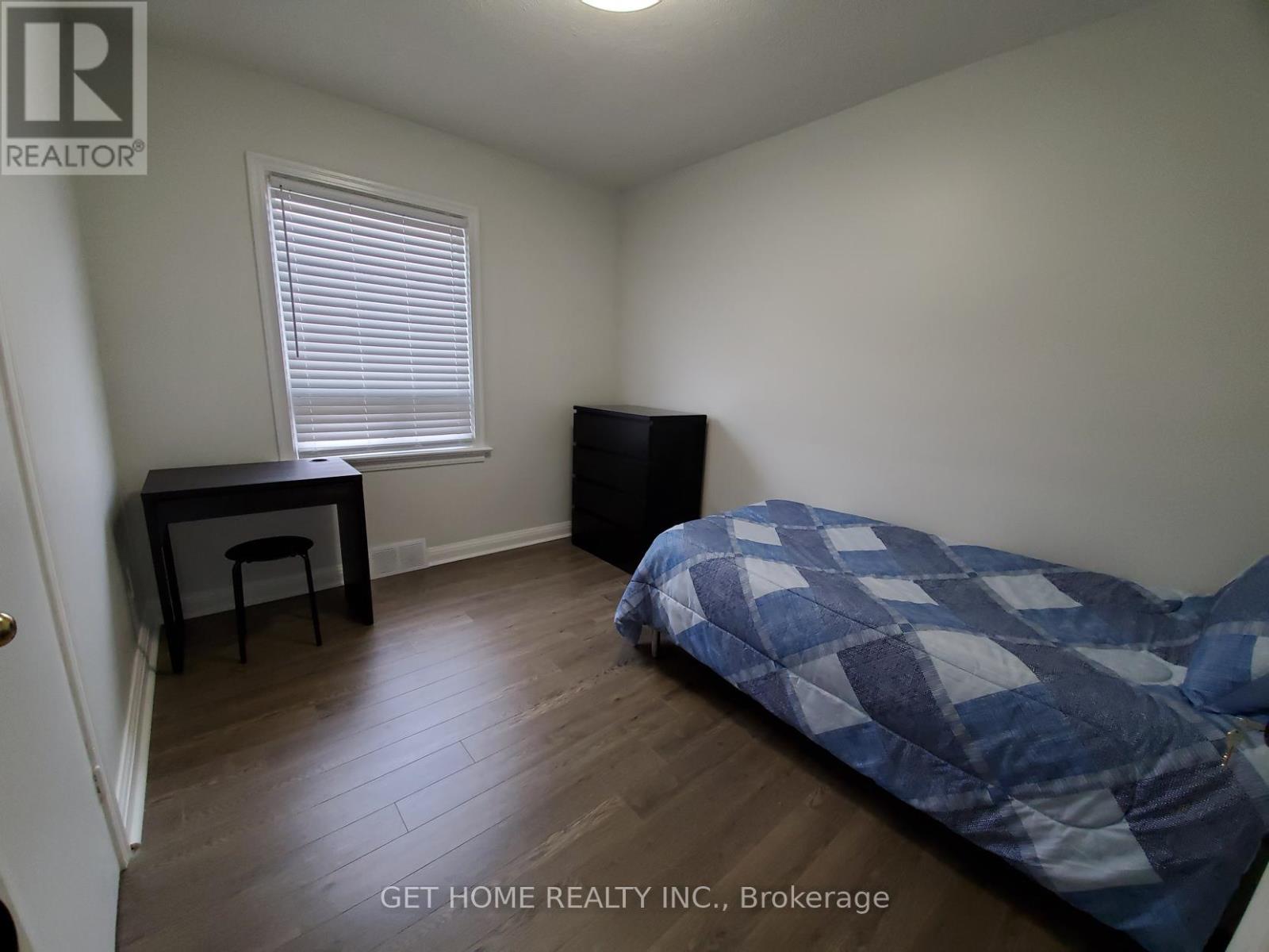 House – #MAIN - 18 WARINGSTOWN DRIVE, Toronto – photo 4