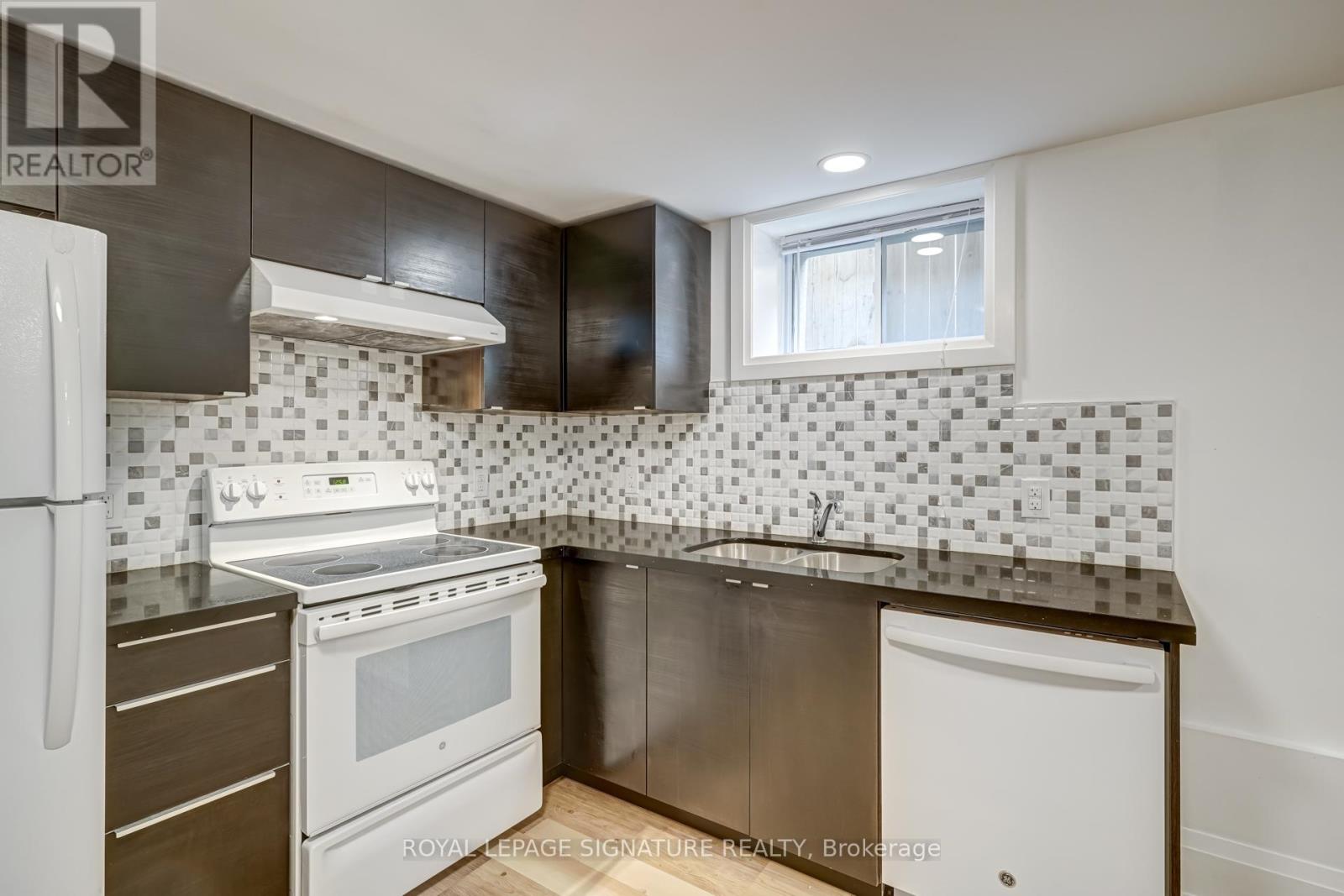 House – LOWER - 250 NAIRN AVENUE, Toronto – photo 5