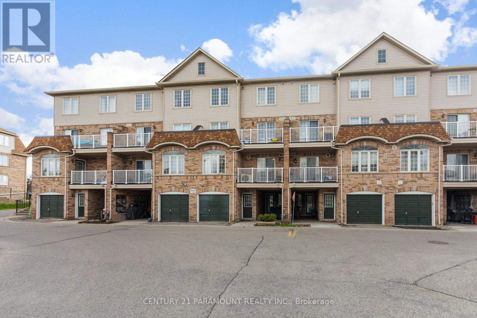 Row / Townhouse – 10 - 200 MCLEVIN AVENUE, Toronto – photo 2