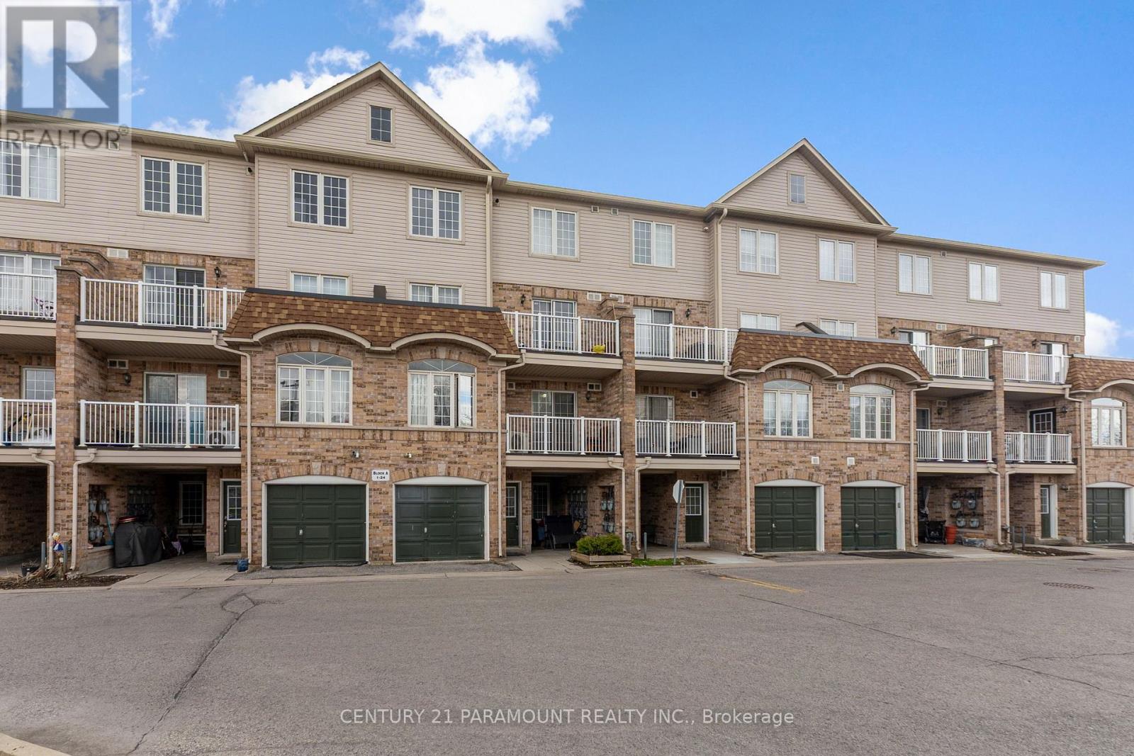 Row / Townhouse – 10 - 200 MCLEVIN AVENUE, Toronto – photo 3