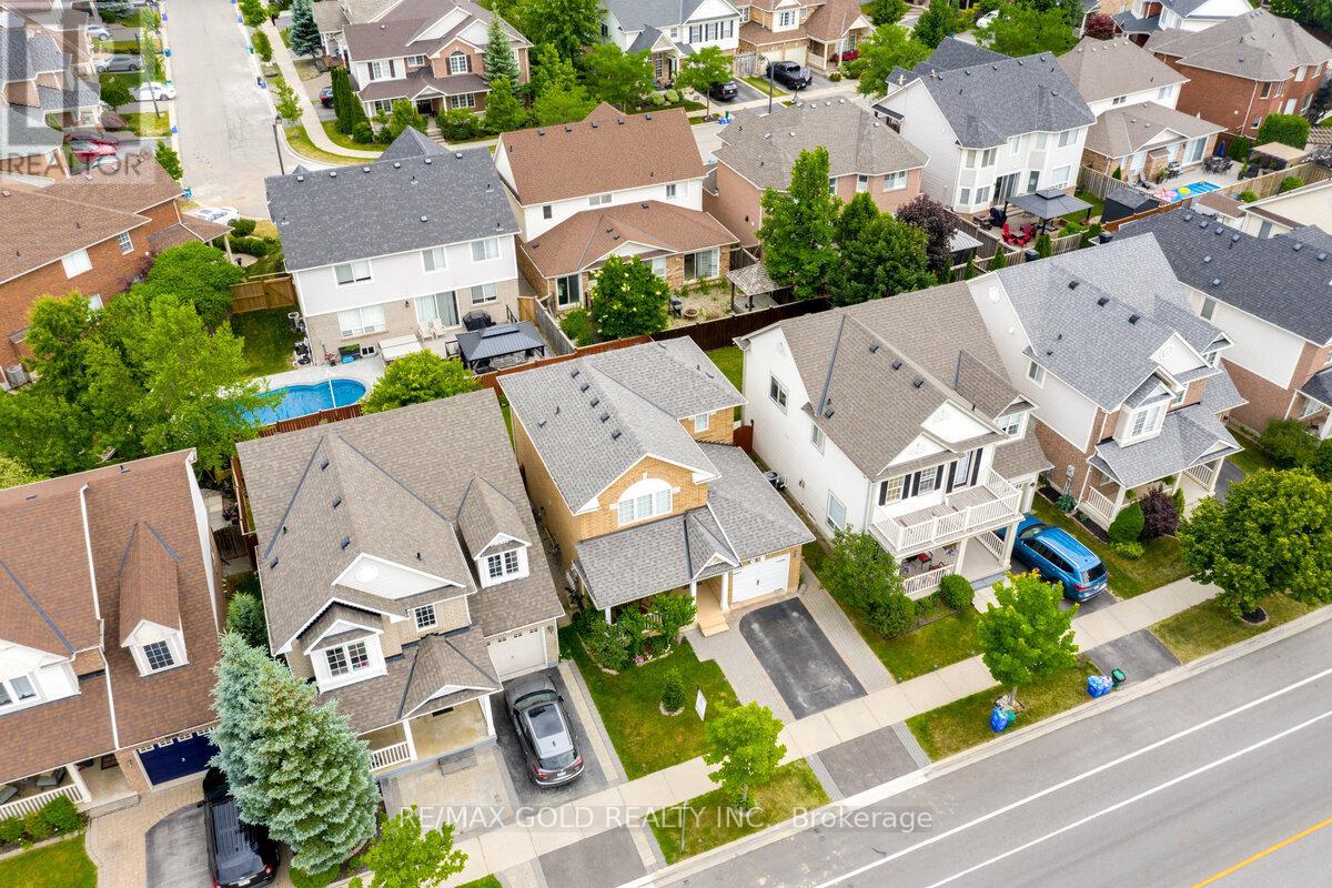 House – 1666 CLARK BOULEVARD, Milton – photo 2
