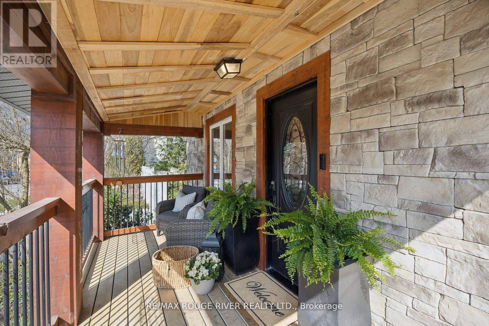 House – 28 COLUMBUS ROAD E, Oshawa – photo 2