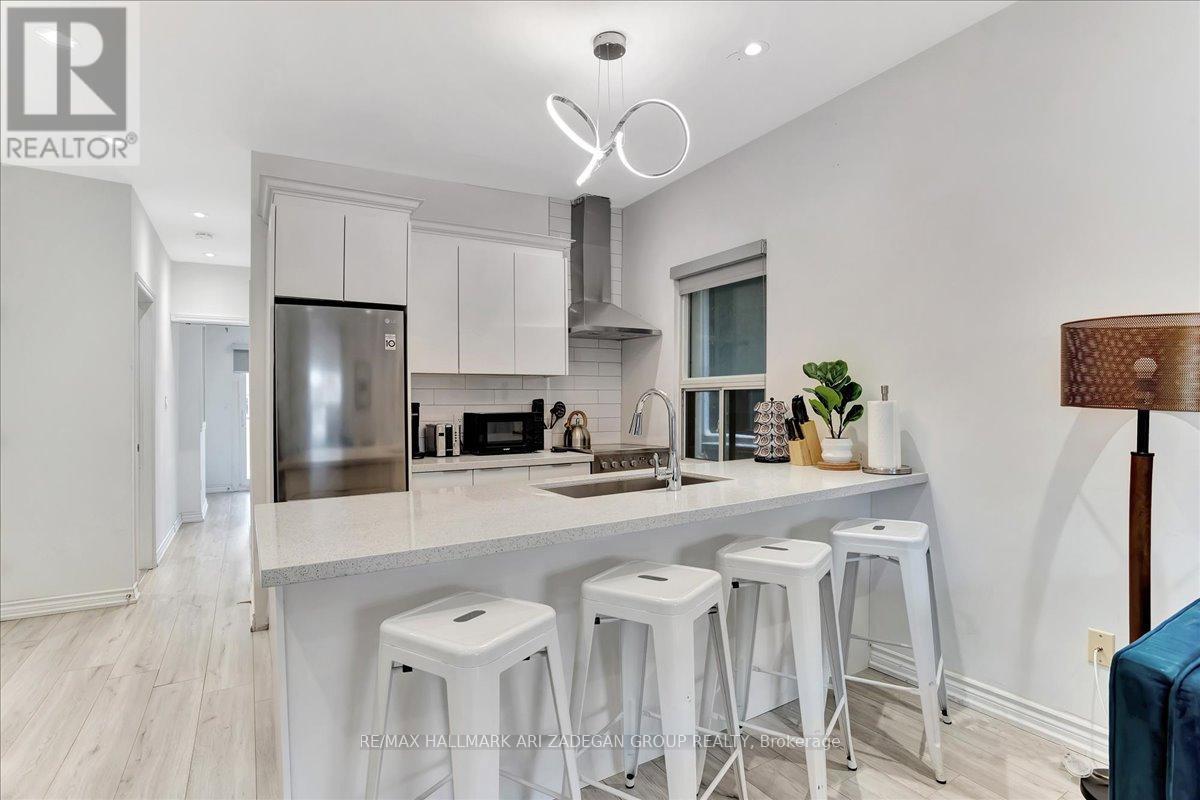 House – MAIN FL - 138 BOOTH AVENUE, Toronto – photo 5
