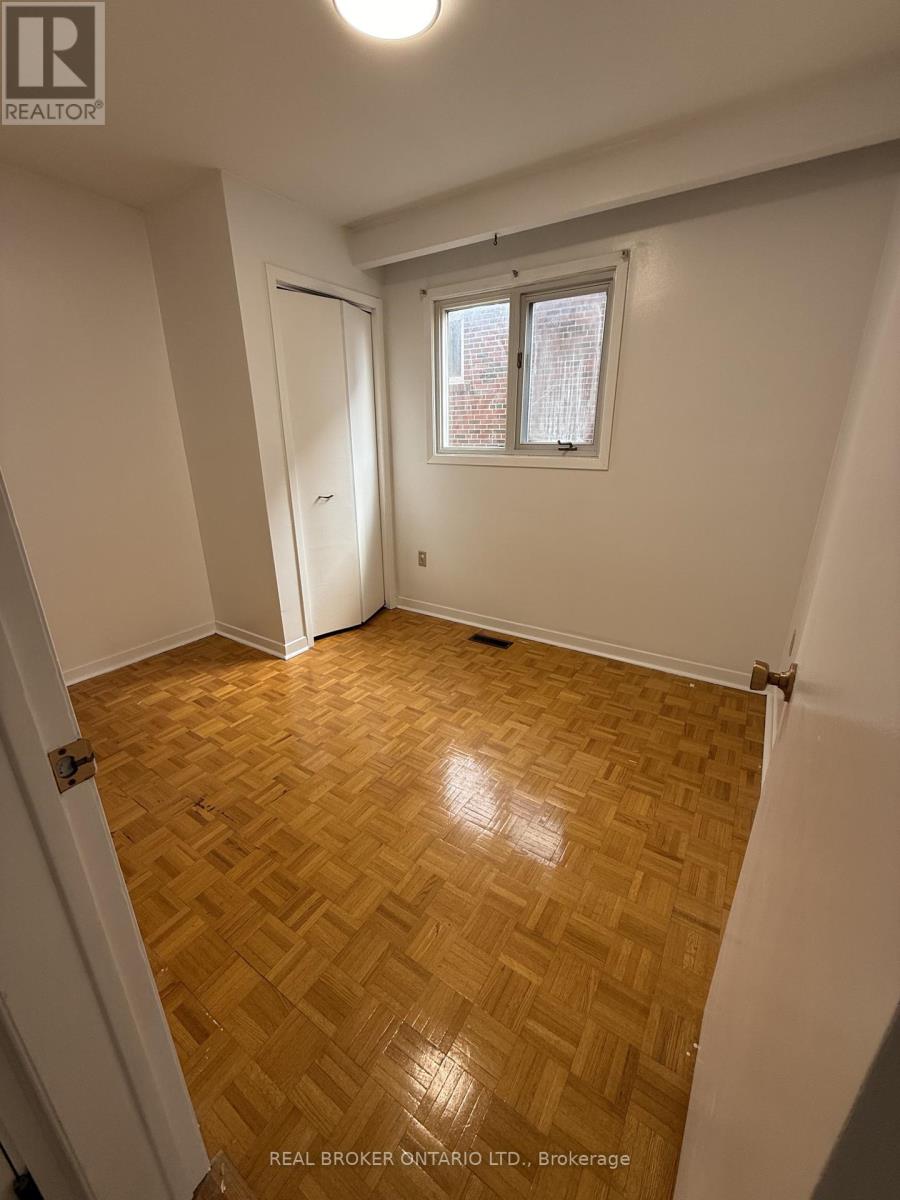 House – REAR - 214 FAIRGLEN AVENUE, Toronto – photo 5