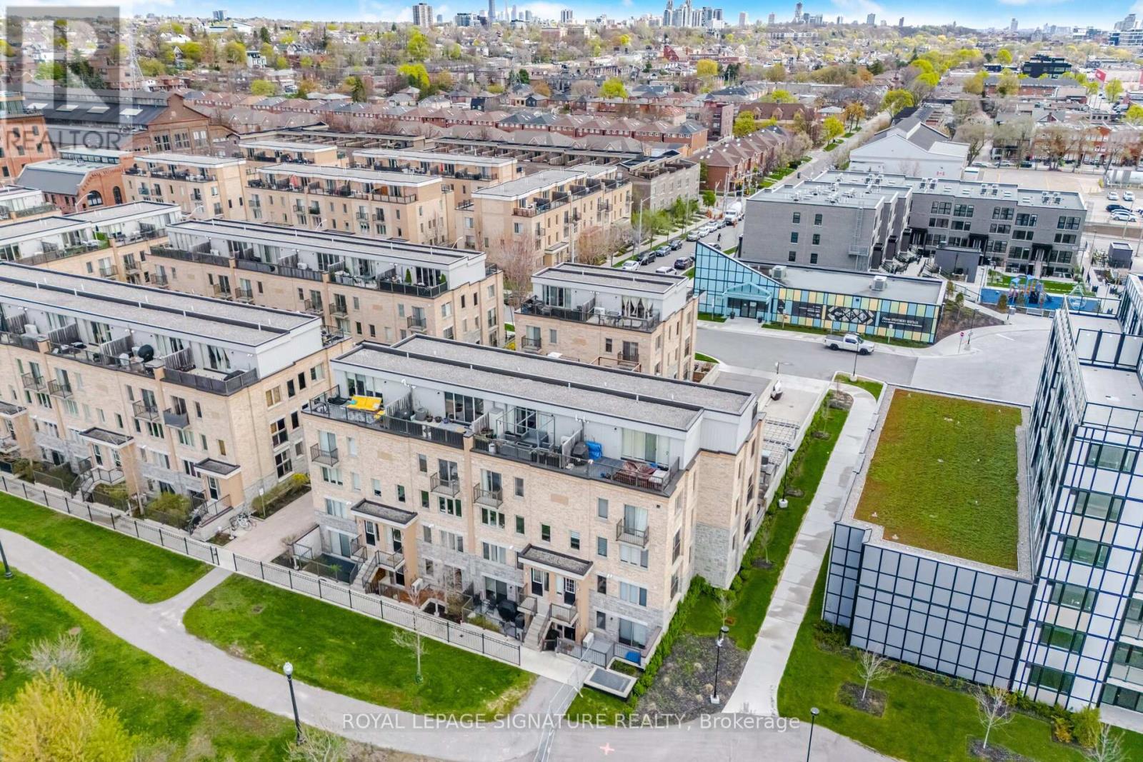 Row / Townhouse – 162 - 8 FOUNDRY AVENUE, Toronto
