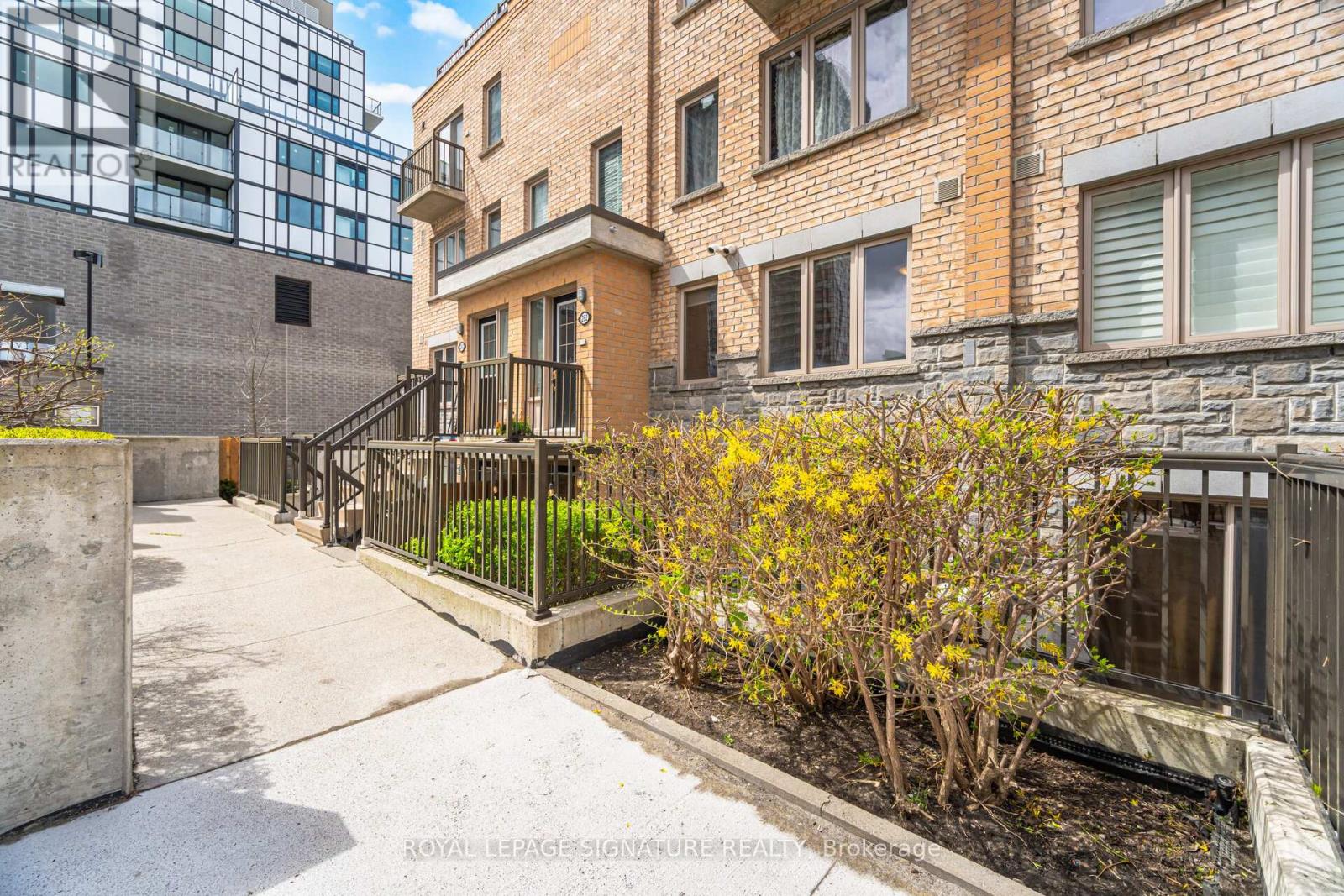 Row / Townhouse – 162 - 8 FOUNDRY AVENUE, Toronto – photo 3