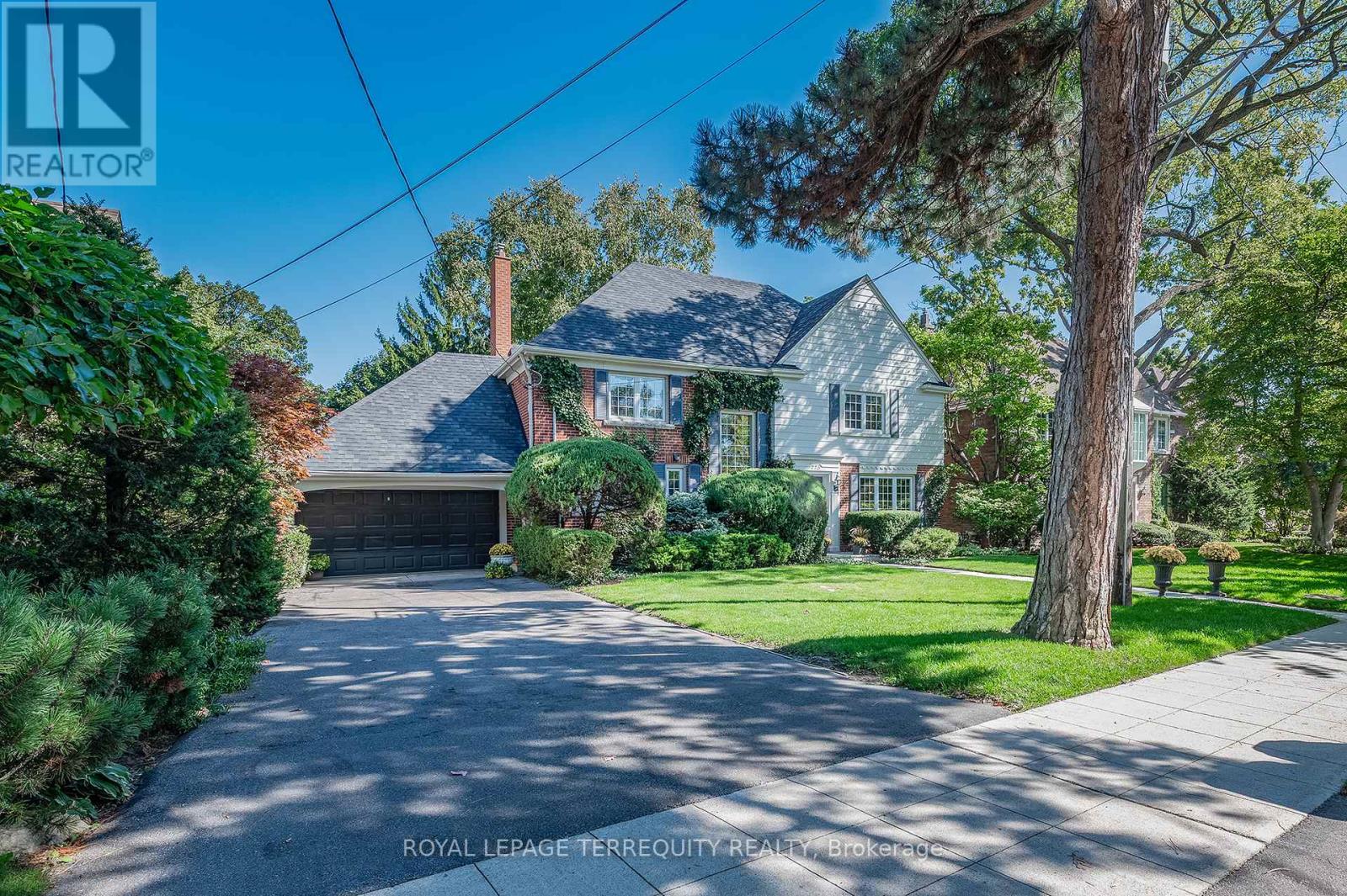 House – 223 RIVERSIDE DRIVE, Toronto – photo 2