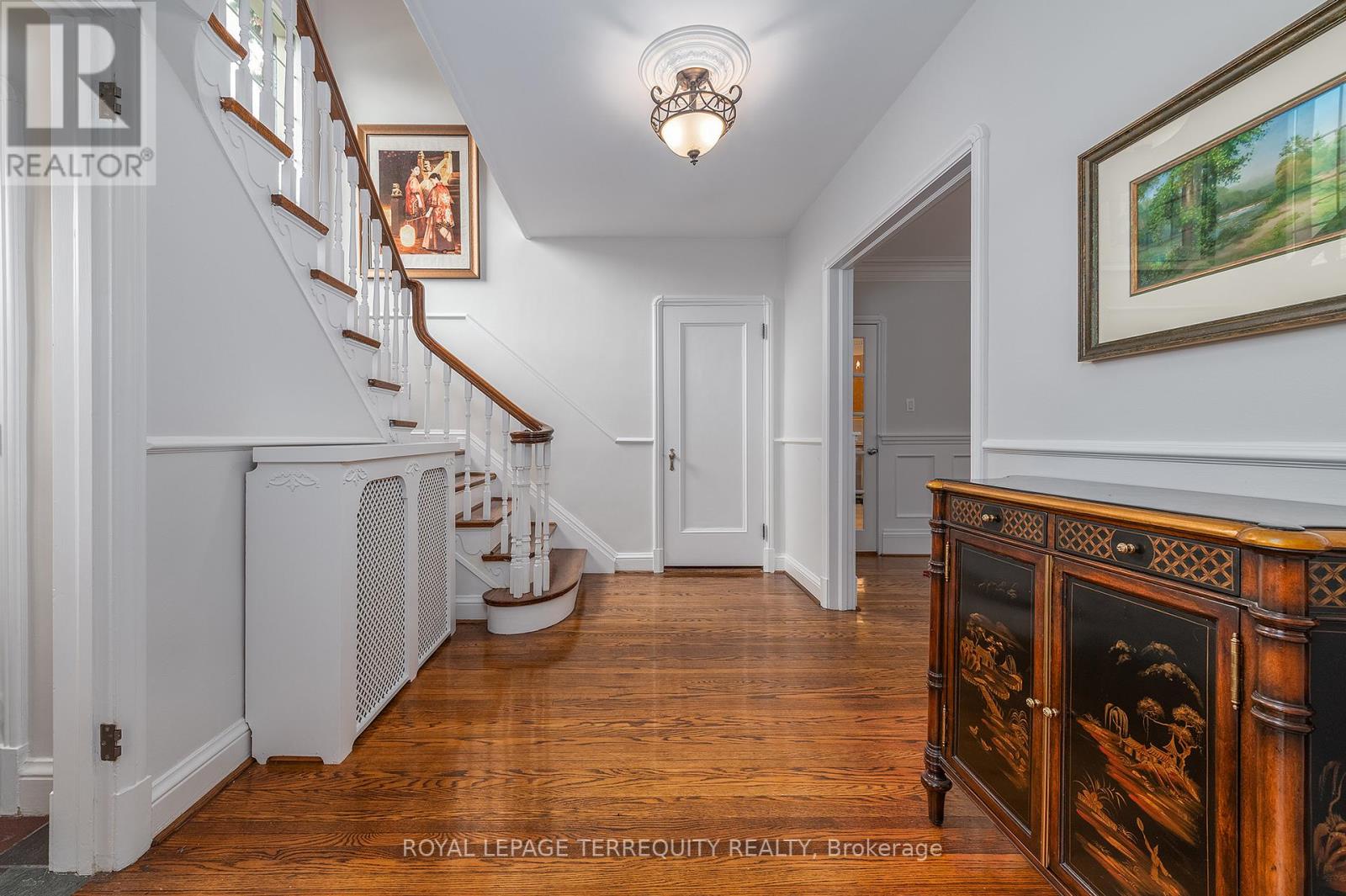 House – 223 RIVERSIDE DRIVE, Toronto – photo 5