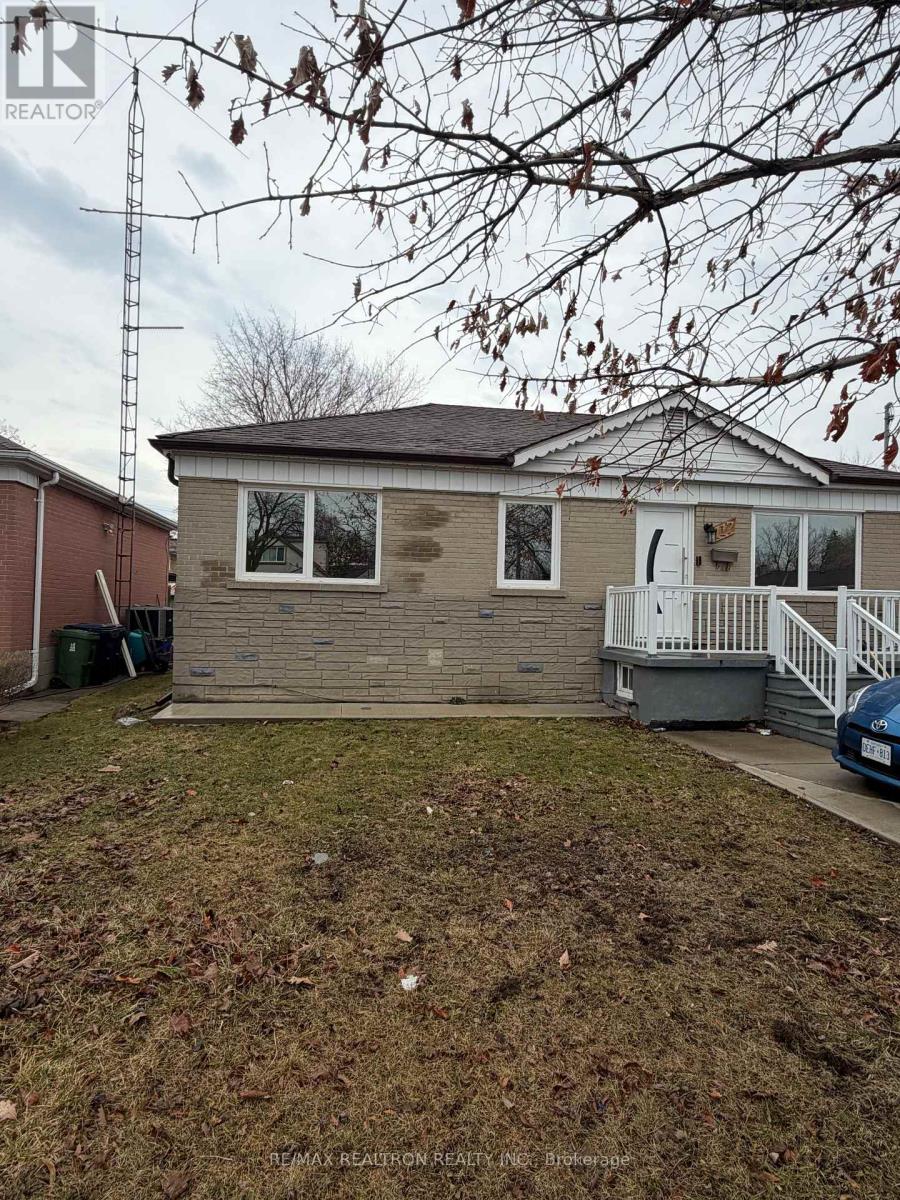 House – 117 REDWATER DRIVE, Toronto – photo 2