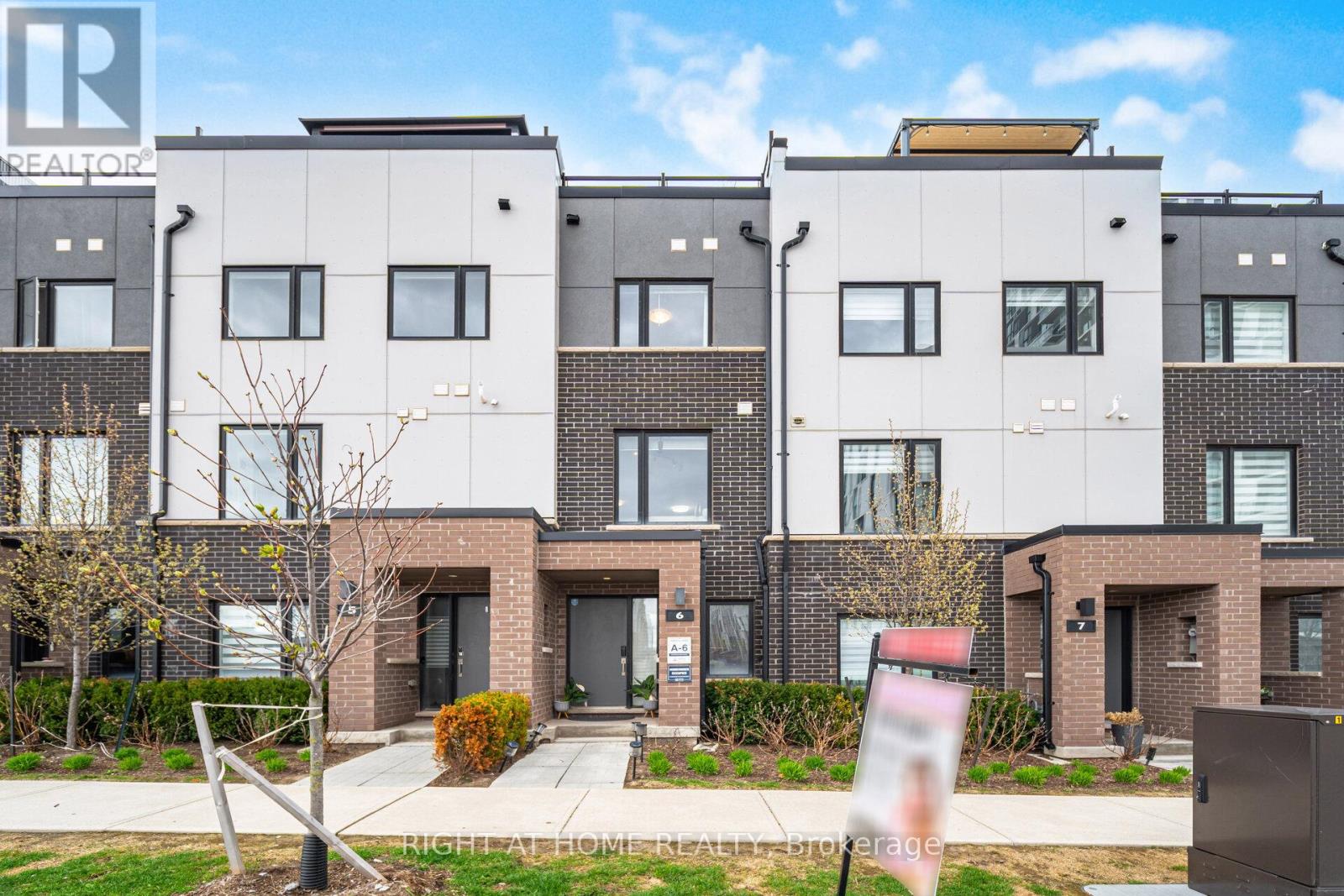 Row / Townhouse for Sale in 6 - 348 WHEAT BOOM DRIVE|Oakville (JM Joshua Meadows), Ontario L6H3V6 2