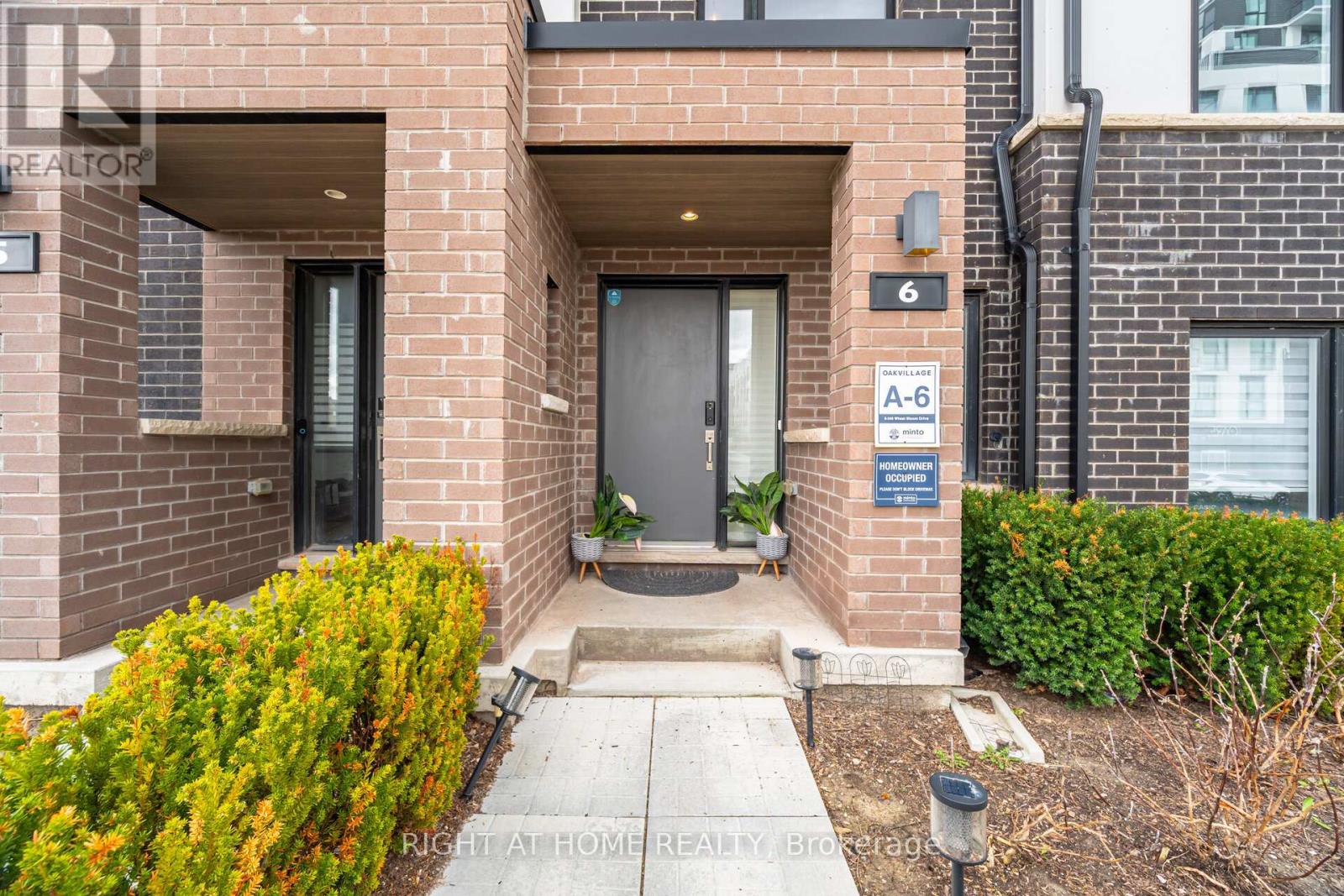 Row / Townhouse for Sale in 6 - 348 WHEAT BOOM DRIVE|Oakville (JM Joshua Meadows), Ontario L6H3V6 5