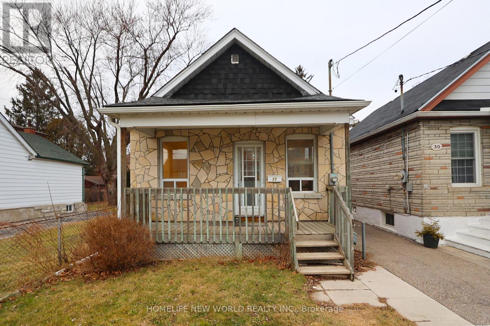 House – 32 PENDEEN AVENUE, Toronto