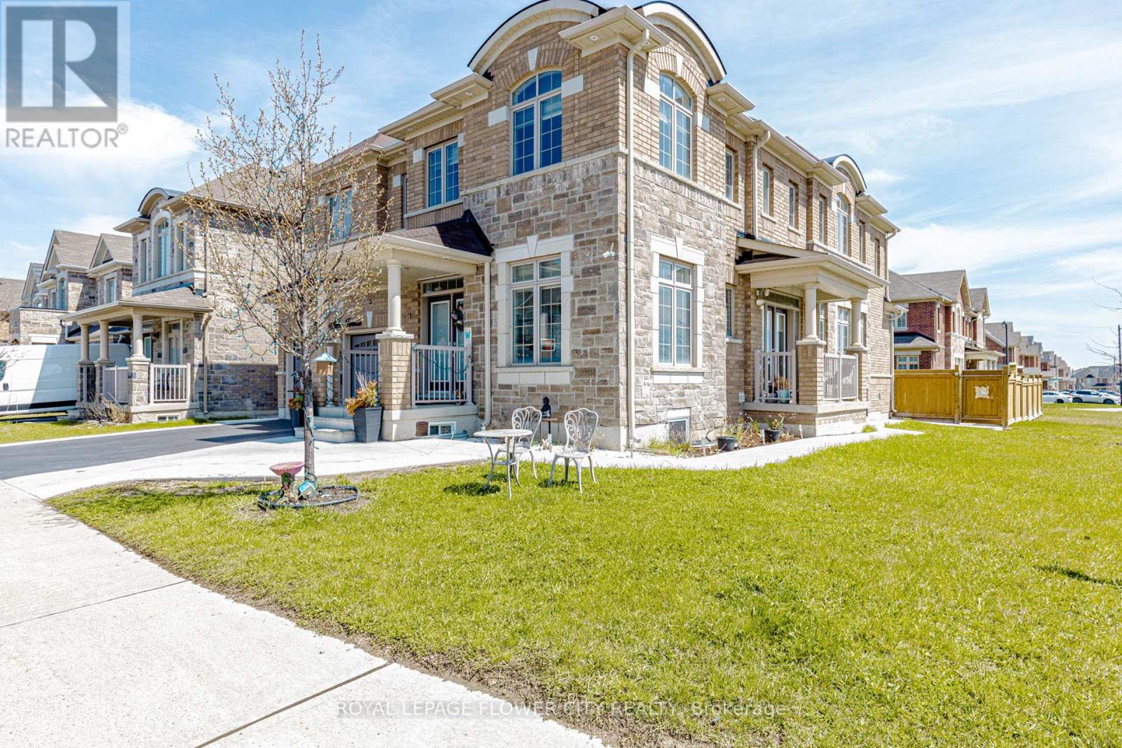 House – 57 DOTCHSON AVENUE, Caledon – photo 2