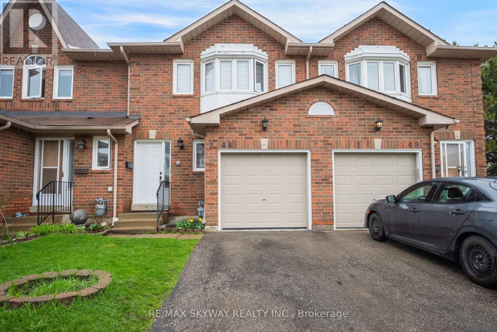 Row / Townhouse for Sale in 44 - 1485 TORRINGTON DRIVE|Mississauga (East Credit), Ontario L5V1Y3 2