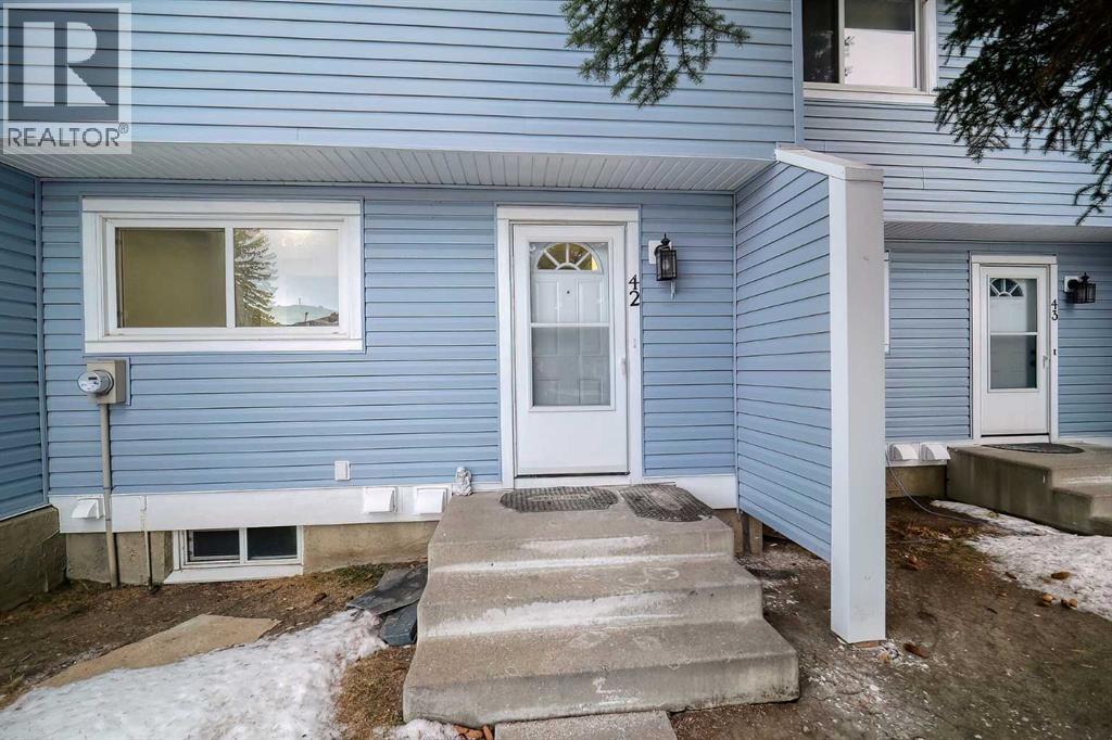 Row / Townhouse for Sale in 42, 195 Manora Place NE|Calgary, Alberta T2A5J8 4