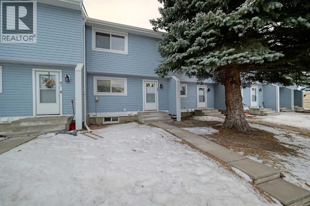 Row / Townhouse for Sale in 42, 195 Manora Place NE|Calgary, Alberta T2A5J8 3