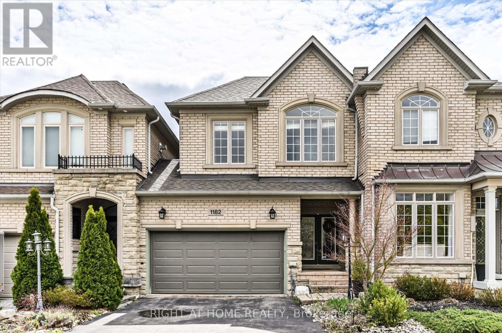 Row / Townhouse for Sale in 1182 WOODINGTON LANE|Oakville (JC Joshua Creek), Ontario L6H7V1