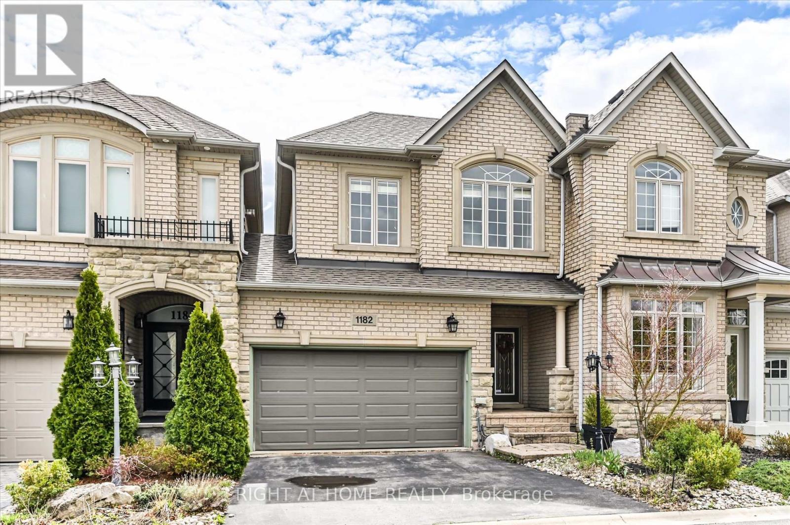 Row / Townhouse for Sale in 1182 WOODINGTON LANE|Oakville (JC Joshua Creek), Ontario L6H7V1 2