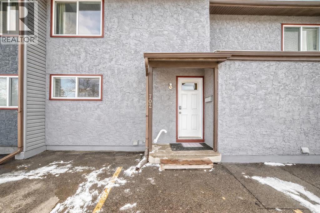 Row / Townhouse for Sale in 702, 9930 Bonaventure Drive SE|Calgary, Alberta T2J4L4 2