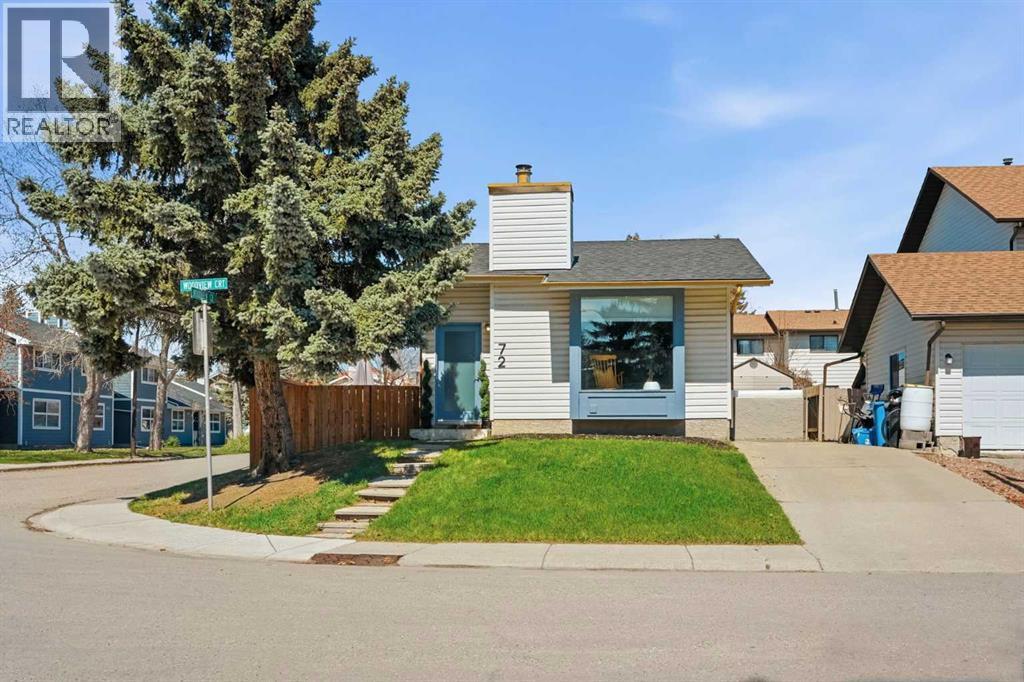 House for Sale in 72 Woodview Court SW|Calgary, Alberta T2W4X4