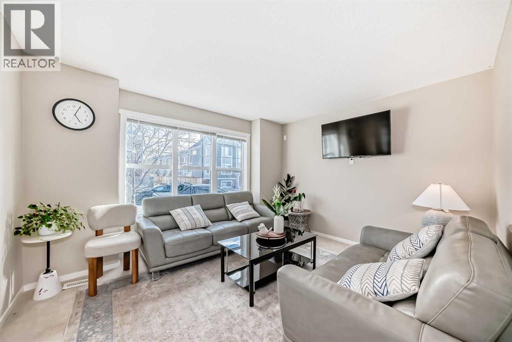 Row / Townhouse for Sale in 120 Evansridge Court NW|Calgary, Alberta T3P0N2 2
