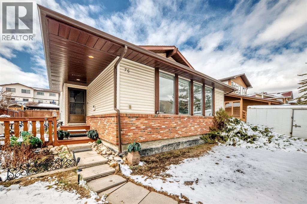 House for Sale in 76 Edgewood Drive NW|Calgary, Alberta T3A2T5